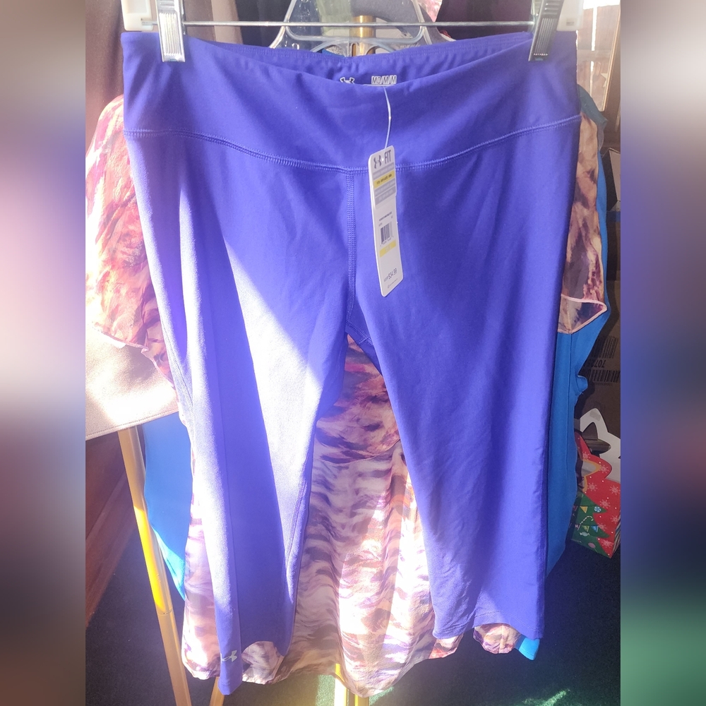 🆕️ Under Armour Crop leggings Purple New with Tag Size M NWT